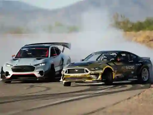 بازی Drifting Mustang Car Puzzle آنلاین