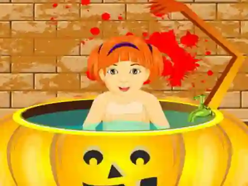 بازی Little Baby Halloween Bathing آنلاین