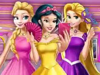 بازی Princesses At Masquerade آنلاین